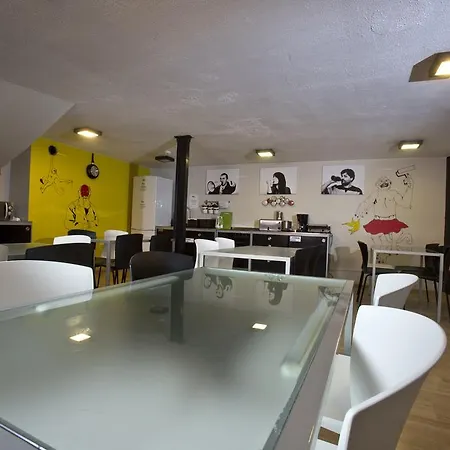 Corner Hostel *